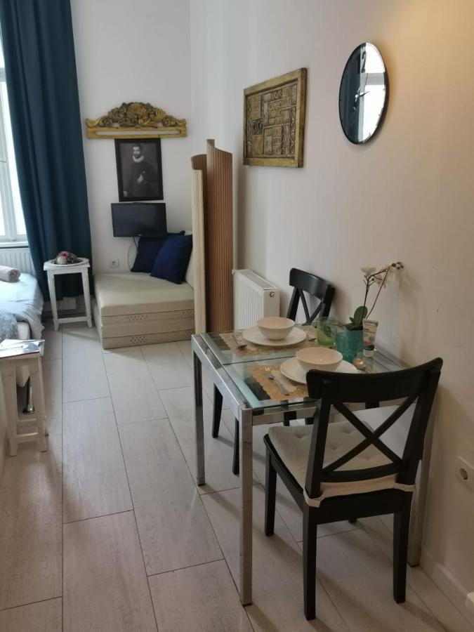 Tiny Apartment In City Center Zágráb Kültér fotó